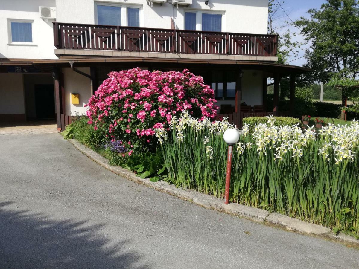 Guesthouse Sebalj Rakovica Exteriör bild